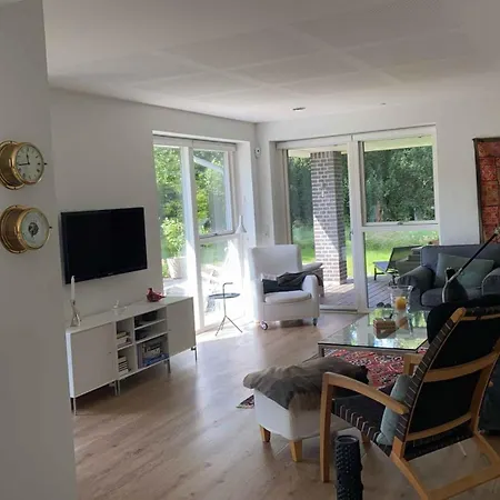 Βίλα Cozy Near Coast And Nature *
